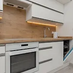 Cozy With Parking Bakalarska By Renters Διαμέρισμα