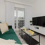 Διαμέρισμα Cozy With Parking Bakalarska By Renters Βαρσοβία