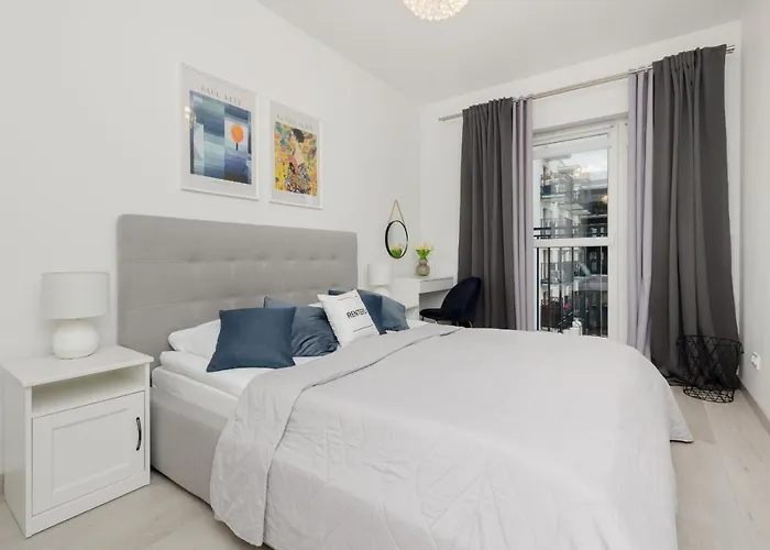 Cozy With Parking Bakalarska By Renters Varsovie