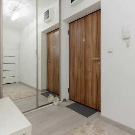 Cozy With Parking Bakalarska By Renters Appartement Warschau