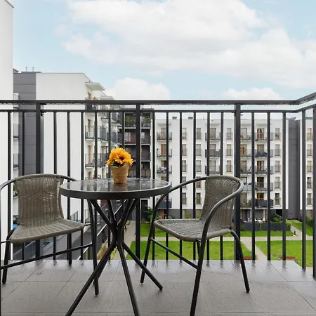 Cozy With Parking Bakalarska By Renters Apartamento Varsovia