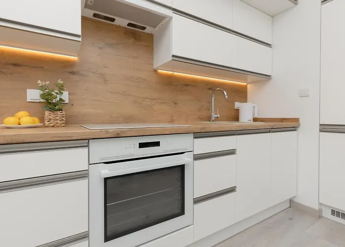 Cozy With Parking Bakalarska By Renters Appartamento Varsavia